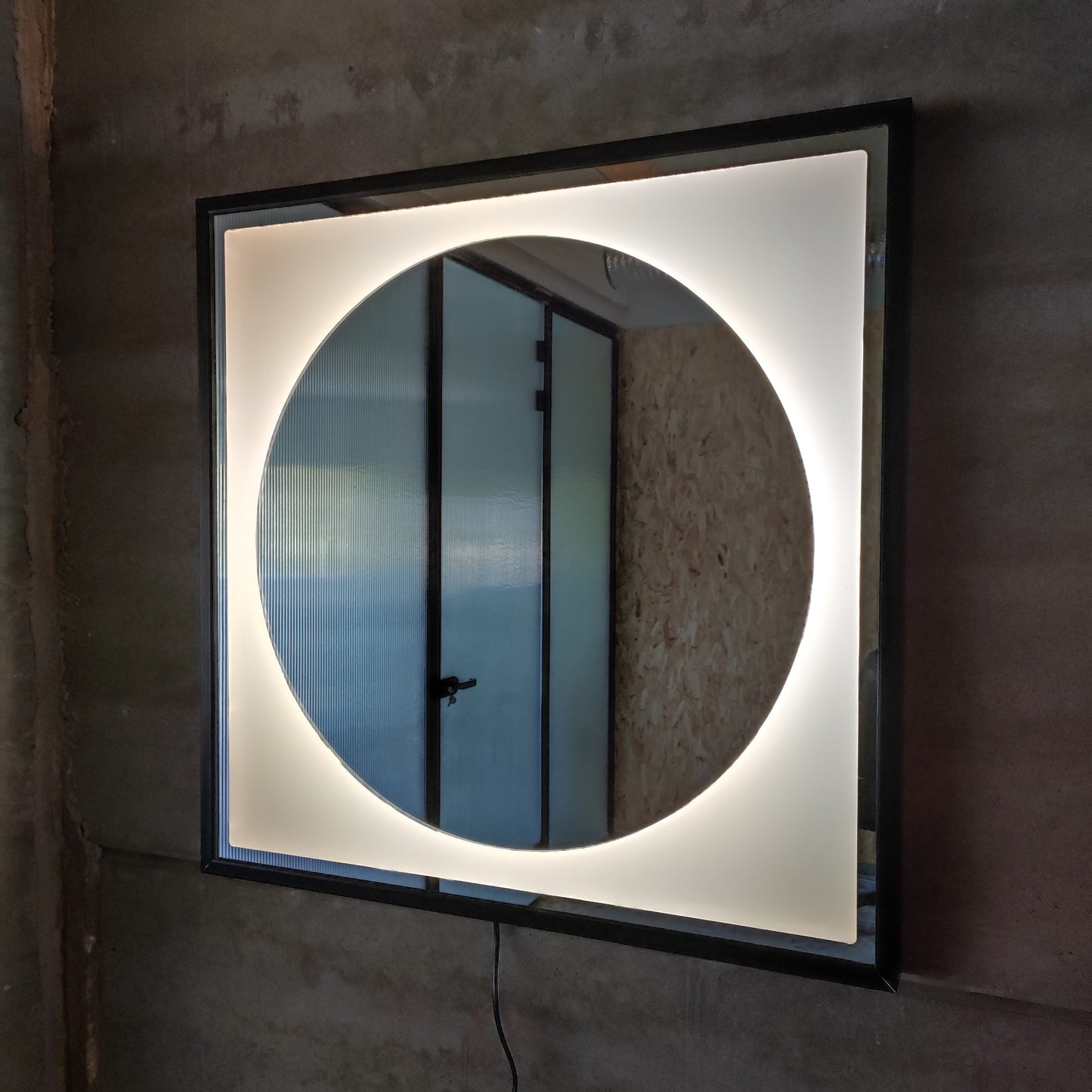 Illuminated mirror model Salva