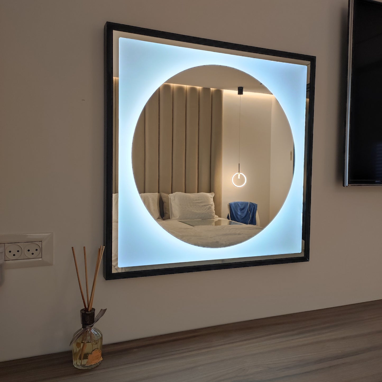 Illuminated mirror model Salva