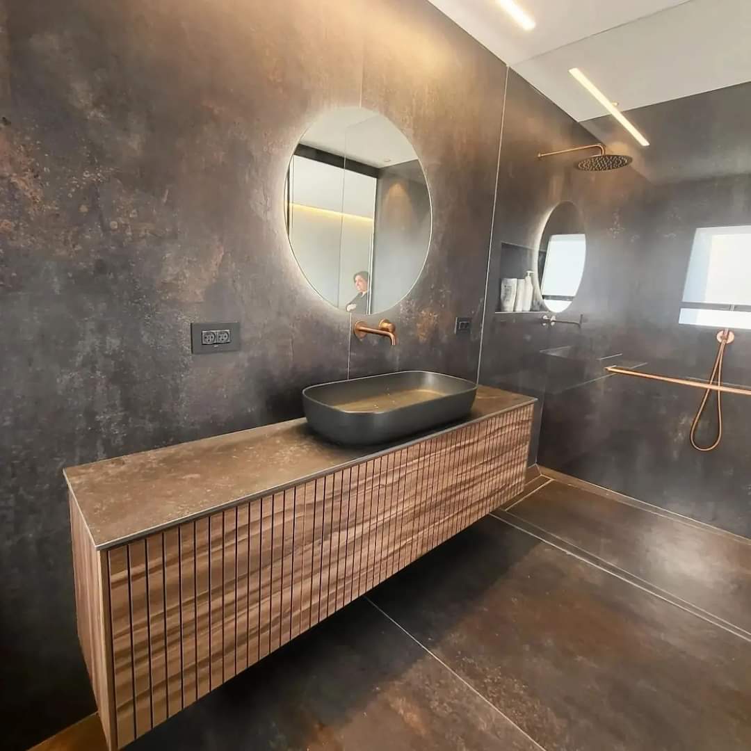 מראה בלגית מוארת צורתית עגולה עם תאורת לד מוגן מים