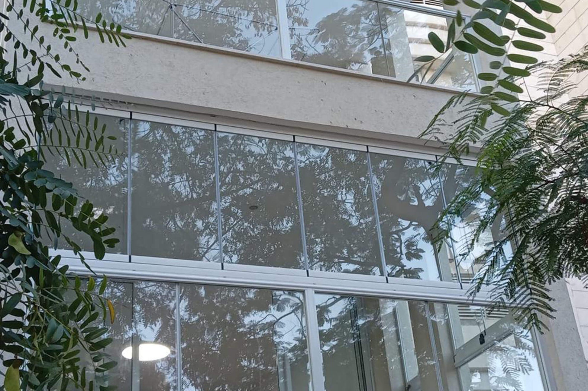 סגירת מרפסת זכוכית עם מערכת הזזה